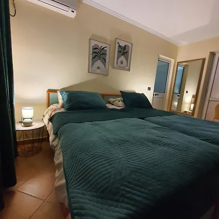 1 Apartment *